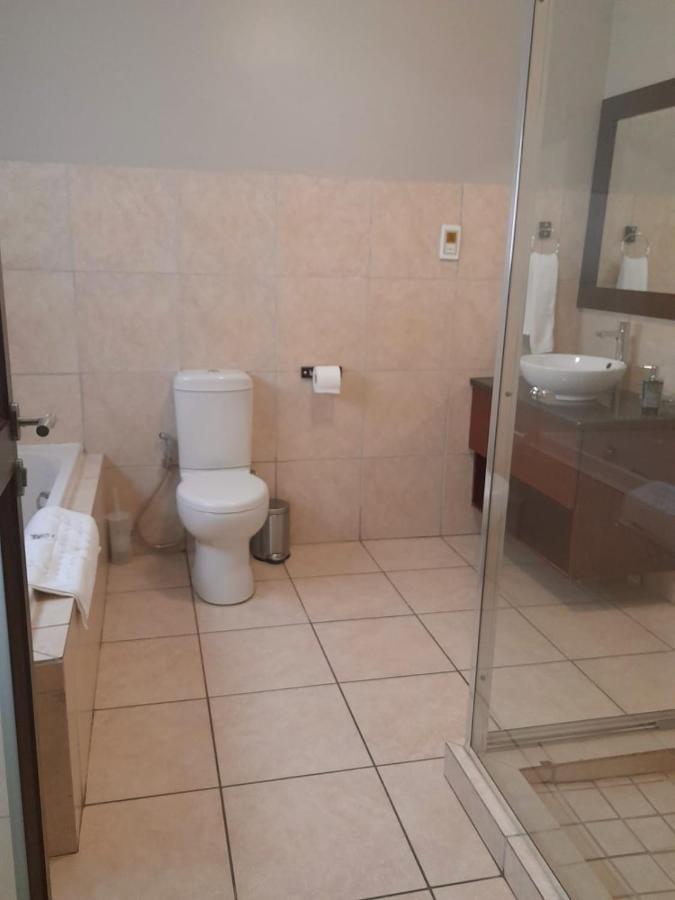 47 On Preston Guesthouse Йоханнесбург Экстерьер фото