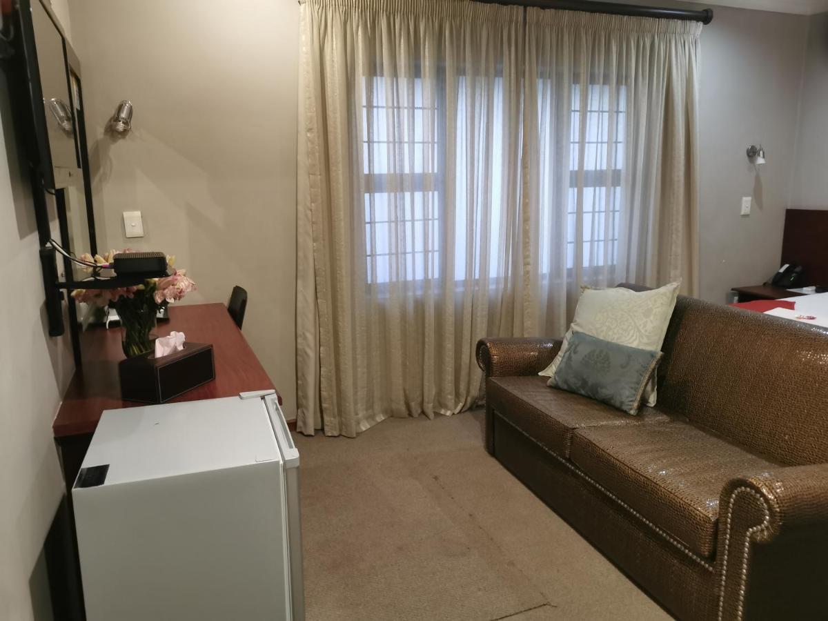 47 On Preston Guesthouse Йоханнесбург Экстерьер фото
